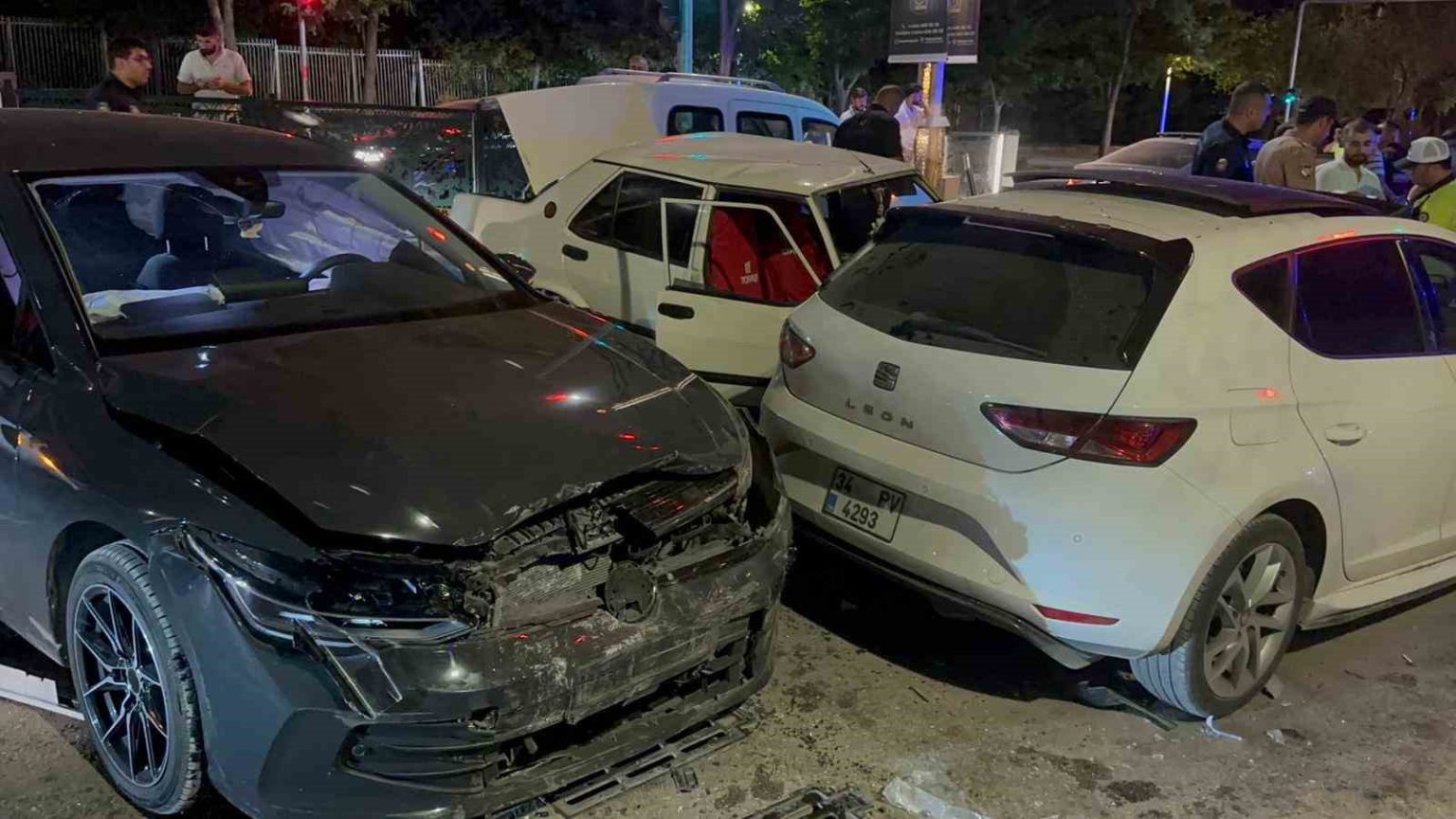 elazigda-zincirleme-trafik-kazasi-4-yarali
