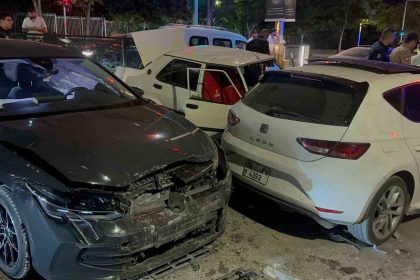 elazigda-zincirleme-trafik-kazasi-4-yarali