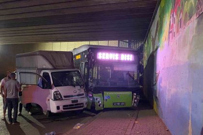 halk-otobusu-ile-kamyonet-carpisti-2-yarali