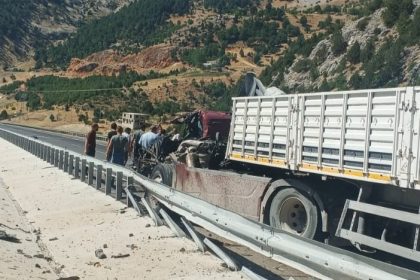 kahramanmarasta-tir-kazasi-1-agir-yarali