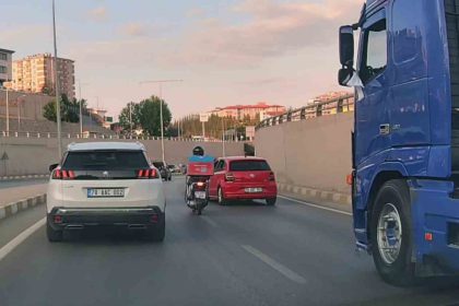 karabukte-dugun-konvoyundaki-araclar-trafik-kurallarini-hice-saydi