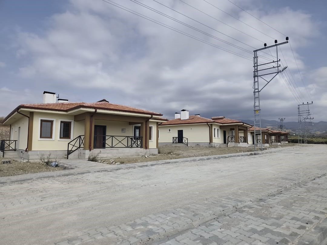 kaymakam-eroglu-asagi-kepirce-koy-evlerindeki-calismalari-inceledi