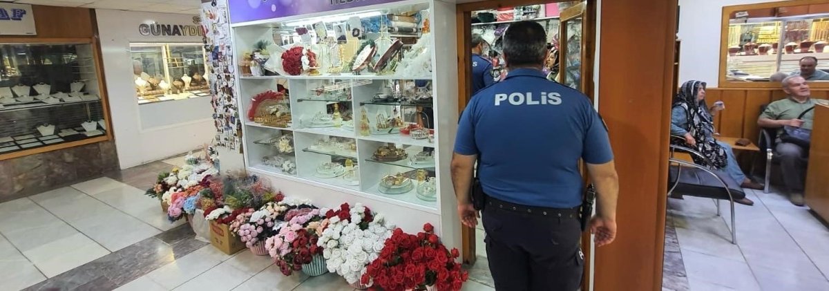 kirsehirde-polis-ekiplerinden-piroteknik-madde-denetimi