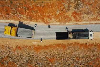 malatya-buyuksehir-belediyesinin-kirsaldaki-yol-mesaisi-suruyor