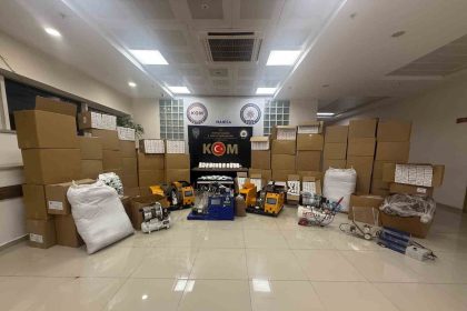 manisada-kacak-tutun-operasyonu-430-bin-bos-makaron-ele-gecirildi