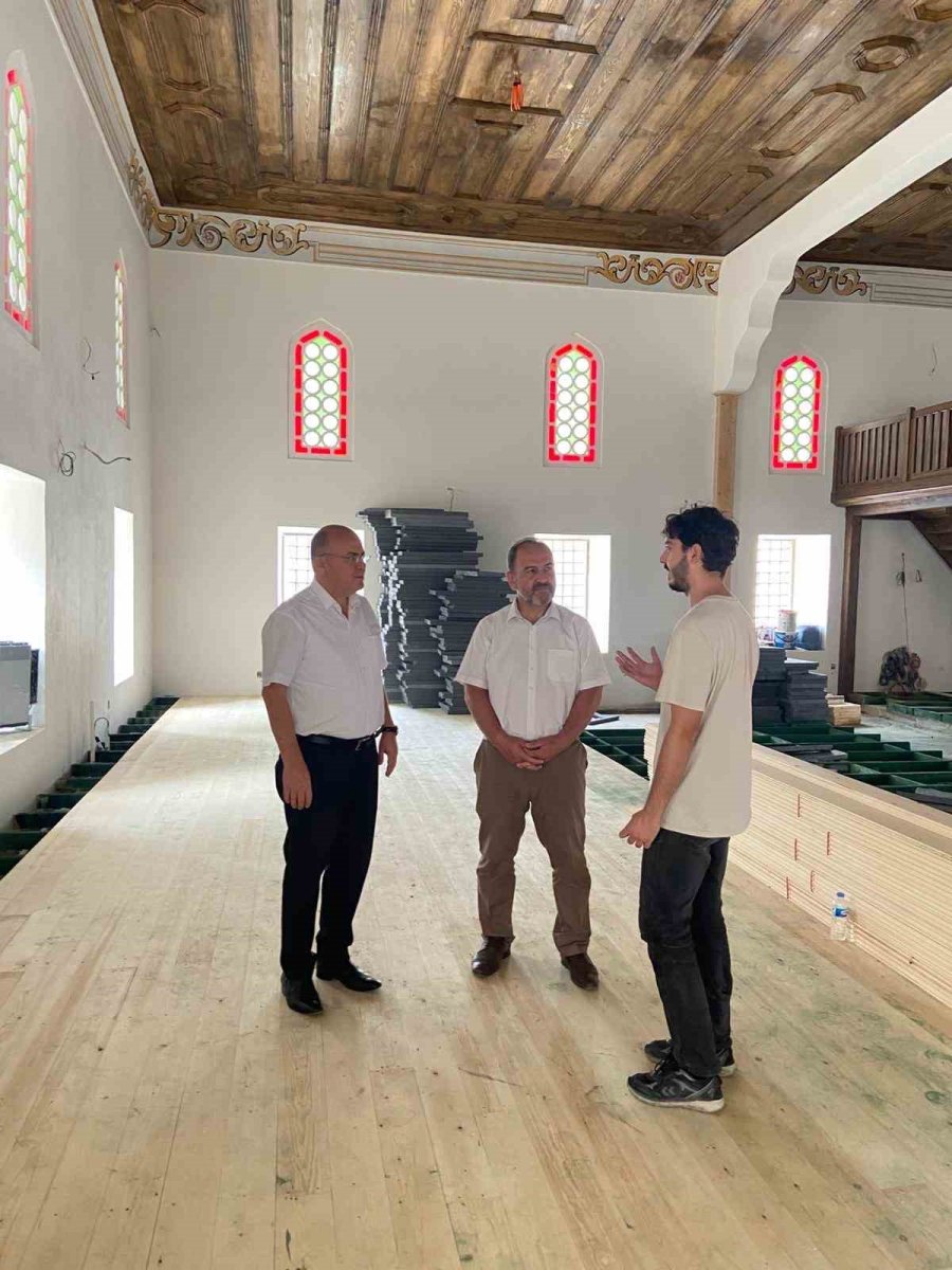 muradiye-camiinde-restorasyon-calismalari-suruyor