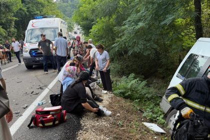 orduda-servis-minibusu-kaza-yapti-15-yarali