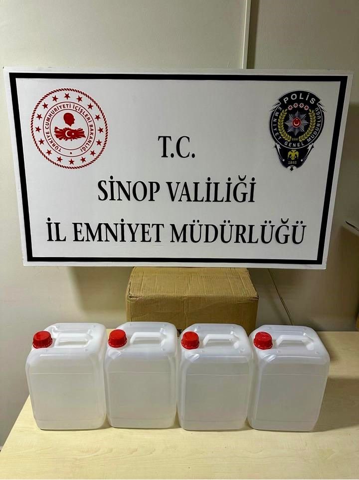 sinopta-kacakciliga-darbe-binlerce-makaron-ve-kacak-alkol-ele-gecirildi
