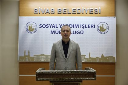 sivas-belediyesinden-dar-gelirli-ogrencilere-nakit-kirtasiye-destegi