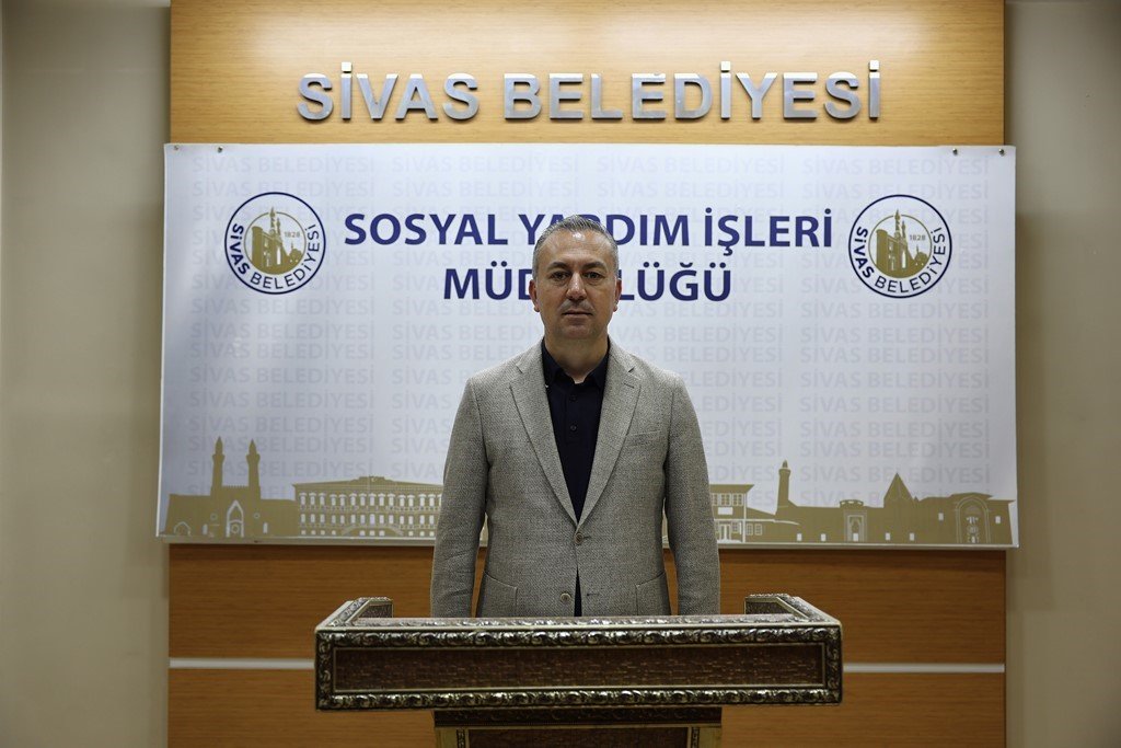 sivas-belediyesinden-dar-gelirli-ogrencilere-nakit-kirtasiye-destegi