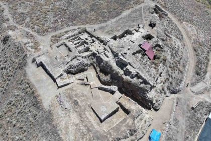 vali-celikten-kinik-hoyuk-ve-porsuk-zeyve-hoyuk-kazi-alanlarina-ziyaret