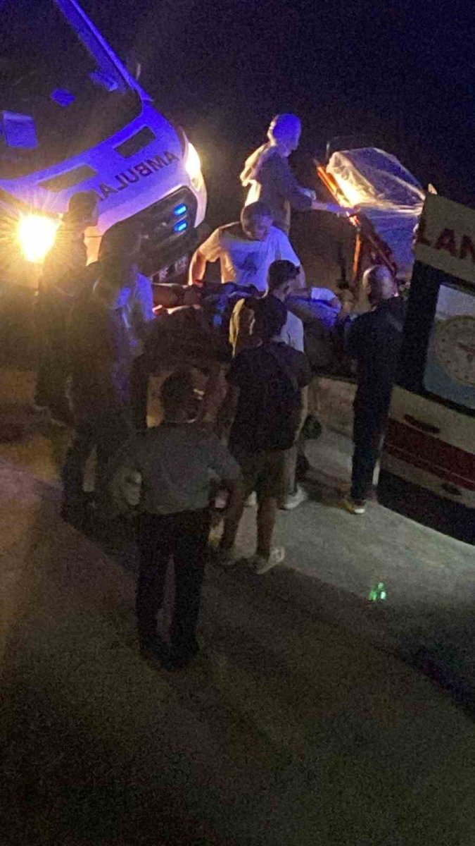 yalovada-cop-kamyonu-minibusle-carpisti-2-yarali