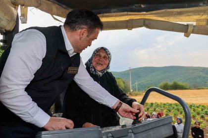 76-yasinda-ilk-kez-vali-gordu-fevziye-teyzenin-heyecani-gulumsetti