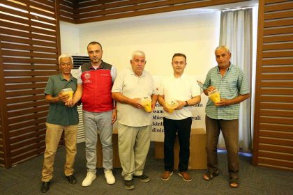 akdeniz-meyve-sinegi-ile-mucadele-icin-tuzak-dagitim