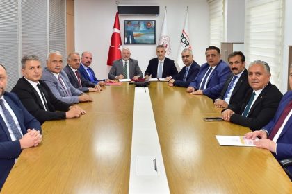 coruma-spor-yatirimlari-mujdesi-2-spor-salonu-ve-15-sentetik-saha-yapilacak