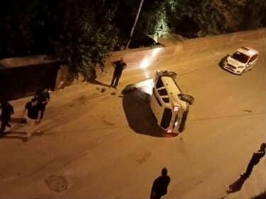 elazigda-park-halinde-araclara-carpan-otomobil-devrildi-1-yarali