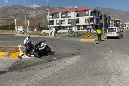 elektrikli-bisiklet-ile-otomobil-carpisti-1-yarali