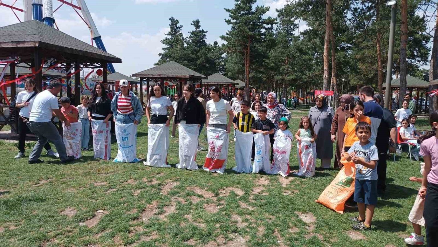 erzurumda-koruyucu-aile-festivali-duzenlendi