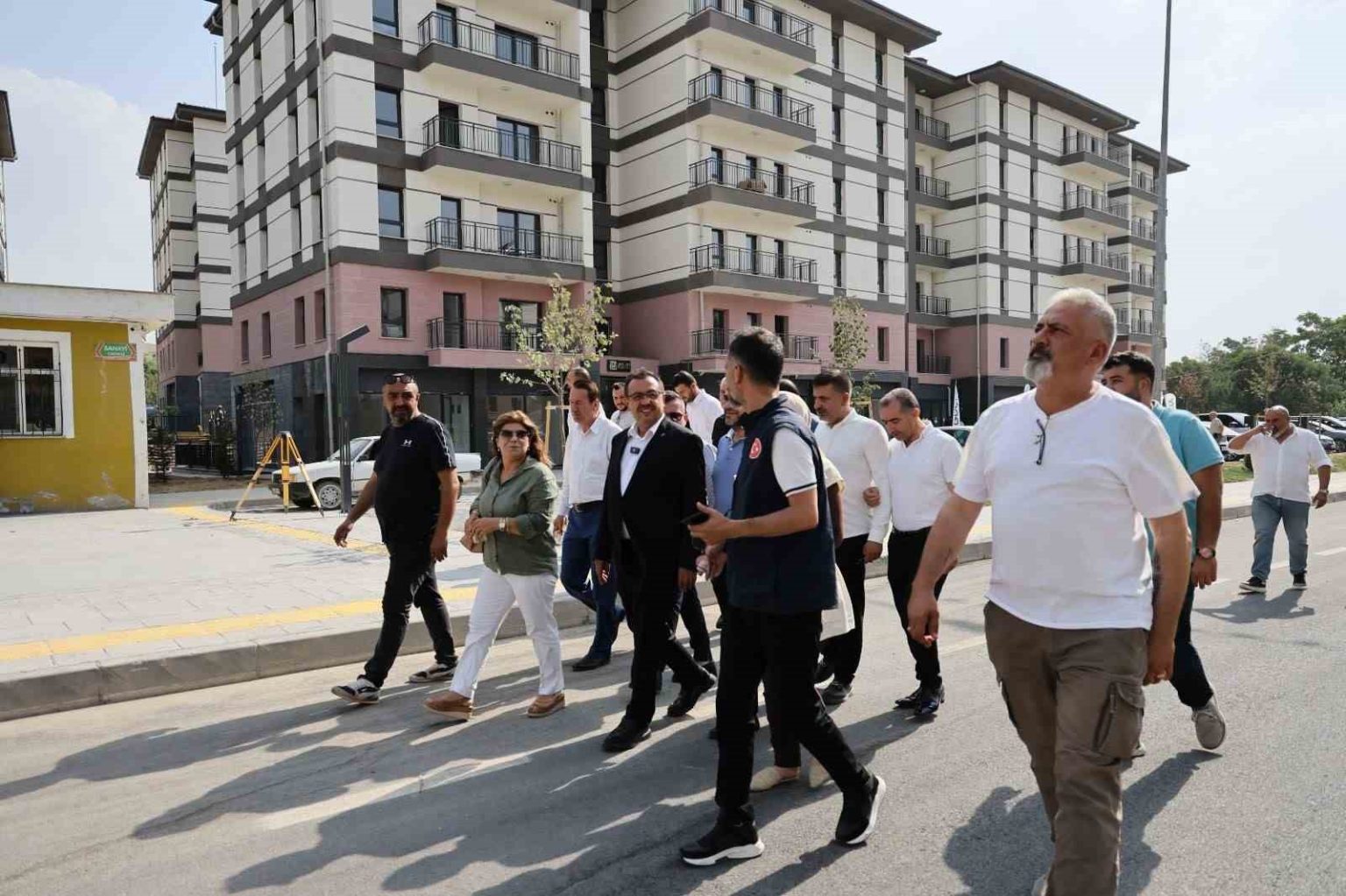 il-baskani-bakan-toki-konutlarini-inceledi