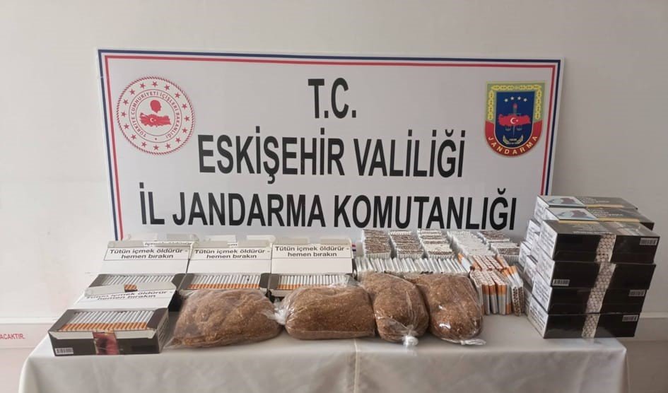 jandarma-2-kilogram-kacak-tutun-ile-6-bin-640-makaron-ele-gecirdi