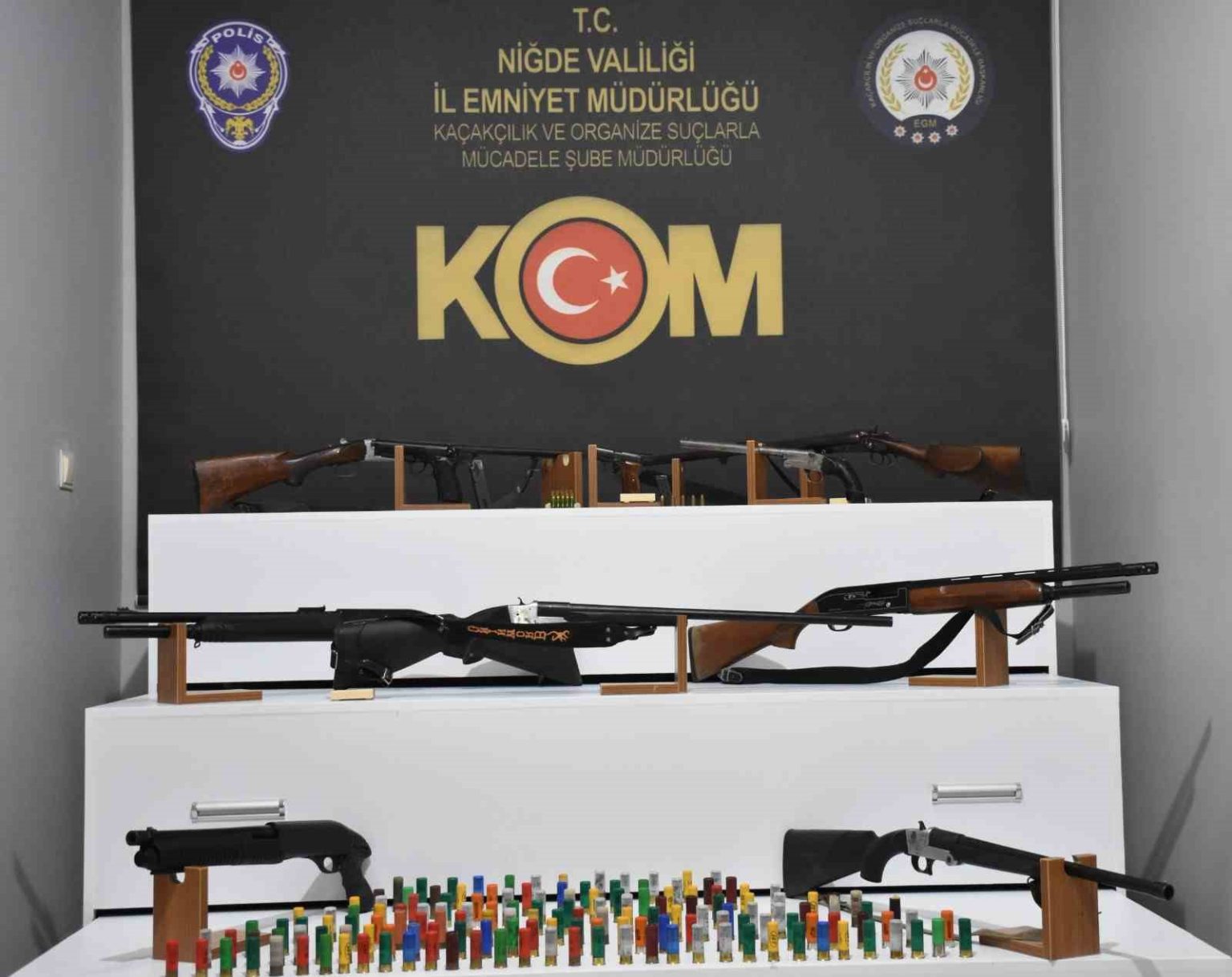 nigde-ve-nevsehirde-es-zamanli-ruhsatsiz-silah-operasyonu-9-gozalti