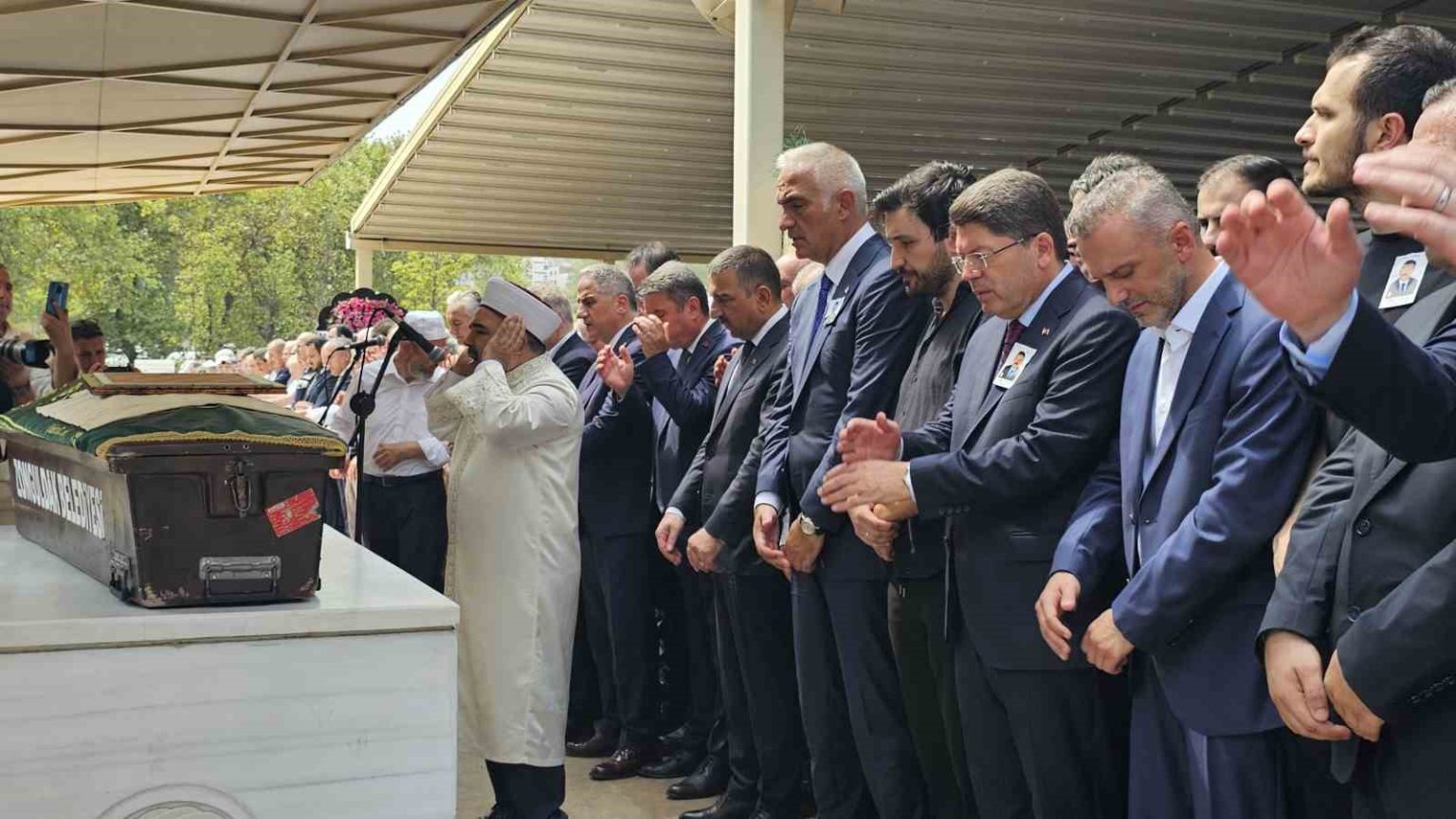 ak-parti-eski-zonguldak-il-baskani-zeki-tosun-son-yolculuguna-ugurlandi