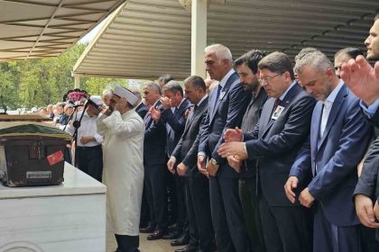 ak-parti-eski-zonguldak-il-baskani-zeki-tosun-son-yolculuguna-ugurlandi