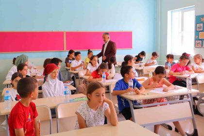 bayburtta-yaz-kuran-kursu-ogrencileri-bilgide-yaristi