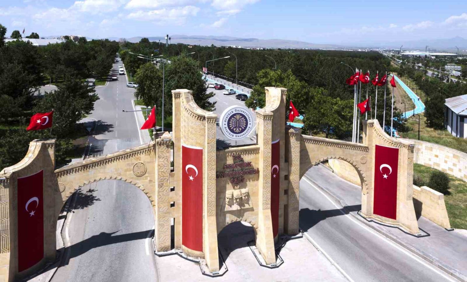 bilimin-ve-yeniligin-merkezi-ataturk-universitesi-yeni-yol-arkadaslarini-bekliyor