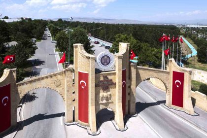 bilimin-ve-yeniligin-merkezi-ataturk-universitesi-yeni-yol-arkadaslarini-bekliyor