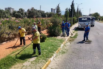 buyuksehir-ekipleri-nazillide-temizlik-ve-peyzaj-calismasi-gerceklestirdi