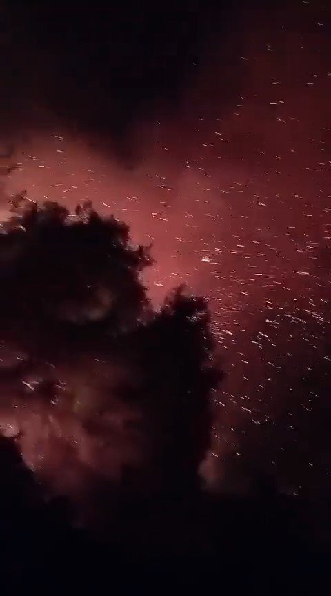 canakkalede-ekiplerin-gece-boyunca-yangin-mucadelesi-suruyor