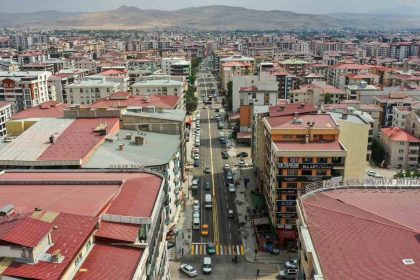 eski-cezaevi-caddesi-yeni-gorunumuyle-trafige-acildi