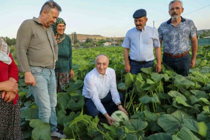 il-muduru-yuksel-cil-kizilinler-mahallesinde-ciftciler-bulustu