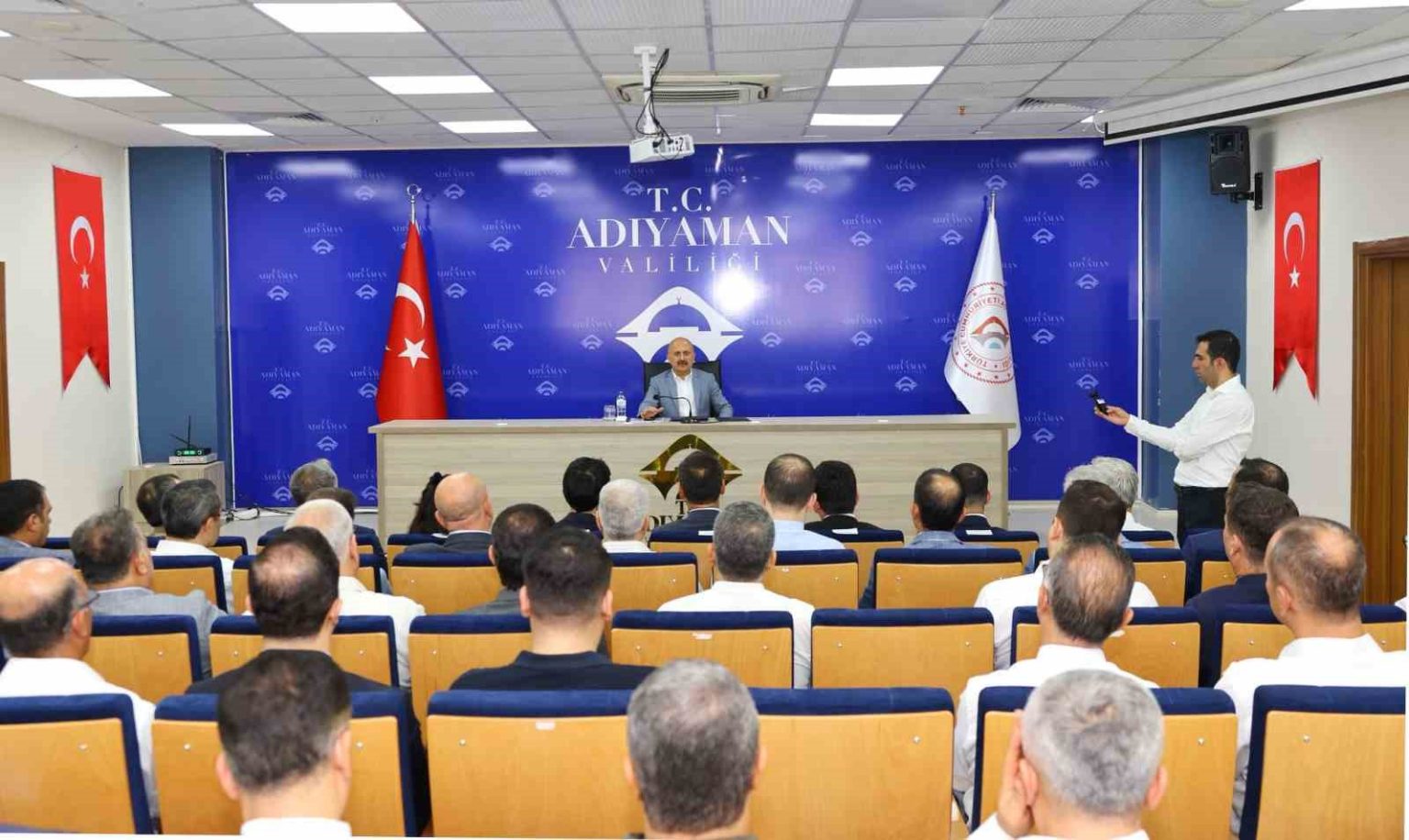 kamu-personellerinin-konteyner-ve-prefabriklerden-tahliye-plani-gorusuldu