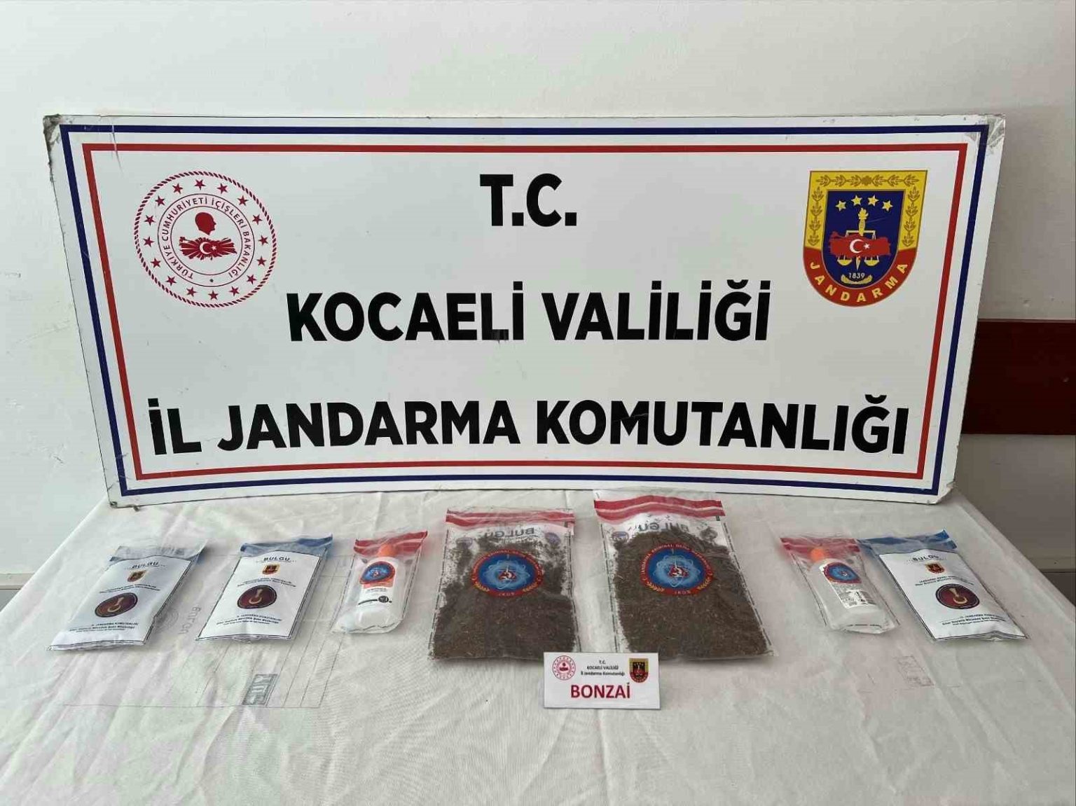 kocaelide-114-adet-sentetik-ecza-ele-gecirildi-2-tutuklama