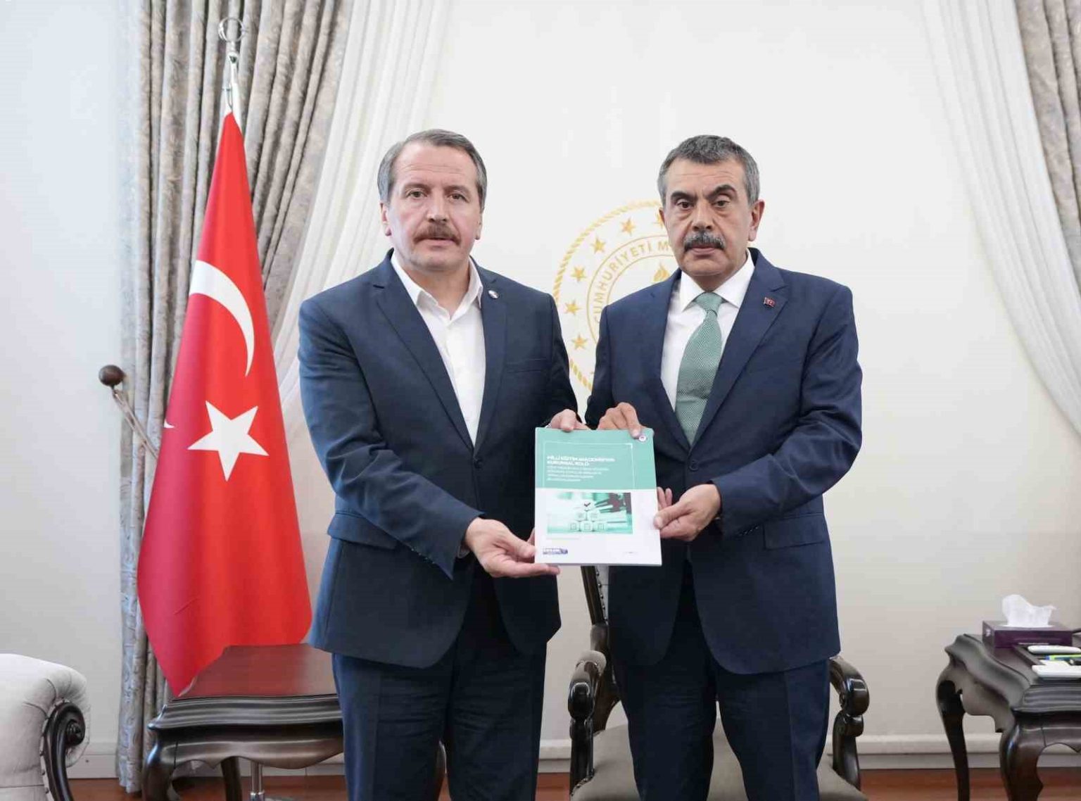 memur-sen-genel-baskani-yalcindan-bakan-tekine-ziyaret