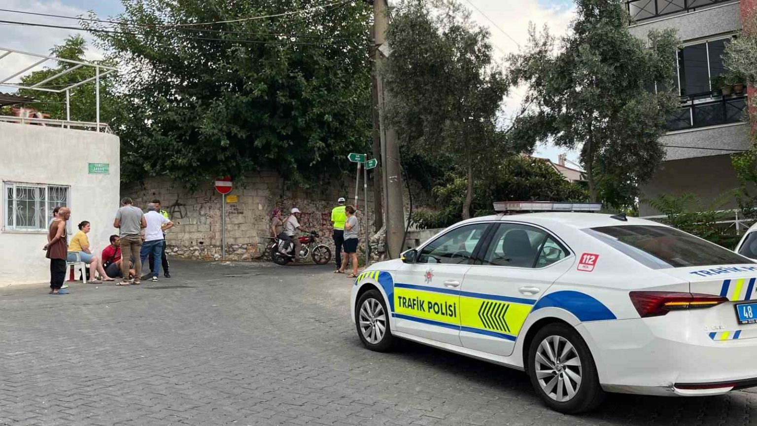 mentesede-otomobil-ile-motosiklet-carpisti-2-yarali