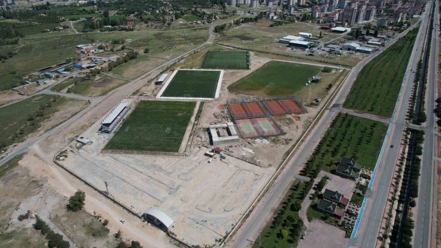 nigde-belediyesinden-sehir-genelinde-altyapi-ustyapi-ve-sosyal-donati-hamlesi