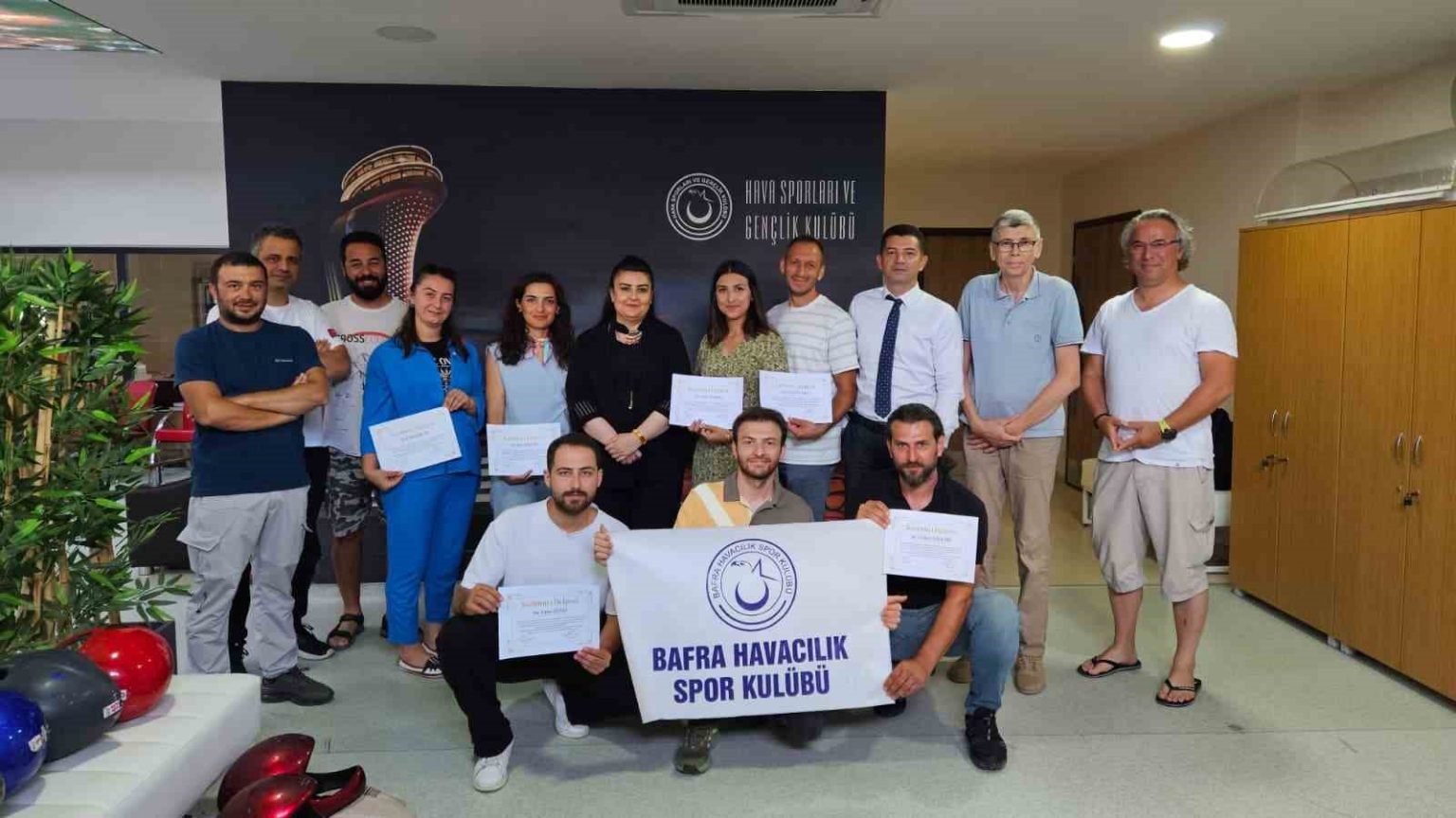 oka-destegiyle-bafrada-alternatif-turizm-gucleniyor-yeni-yamac-parasutu-pilotlari-yetisti