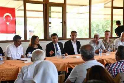 vali-aygol-vatandaslarla-bir-araya-geldi