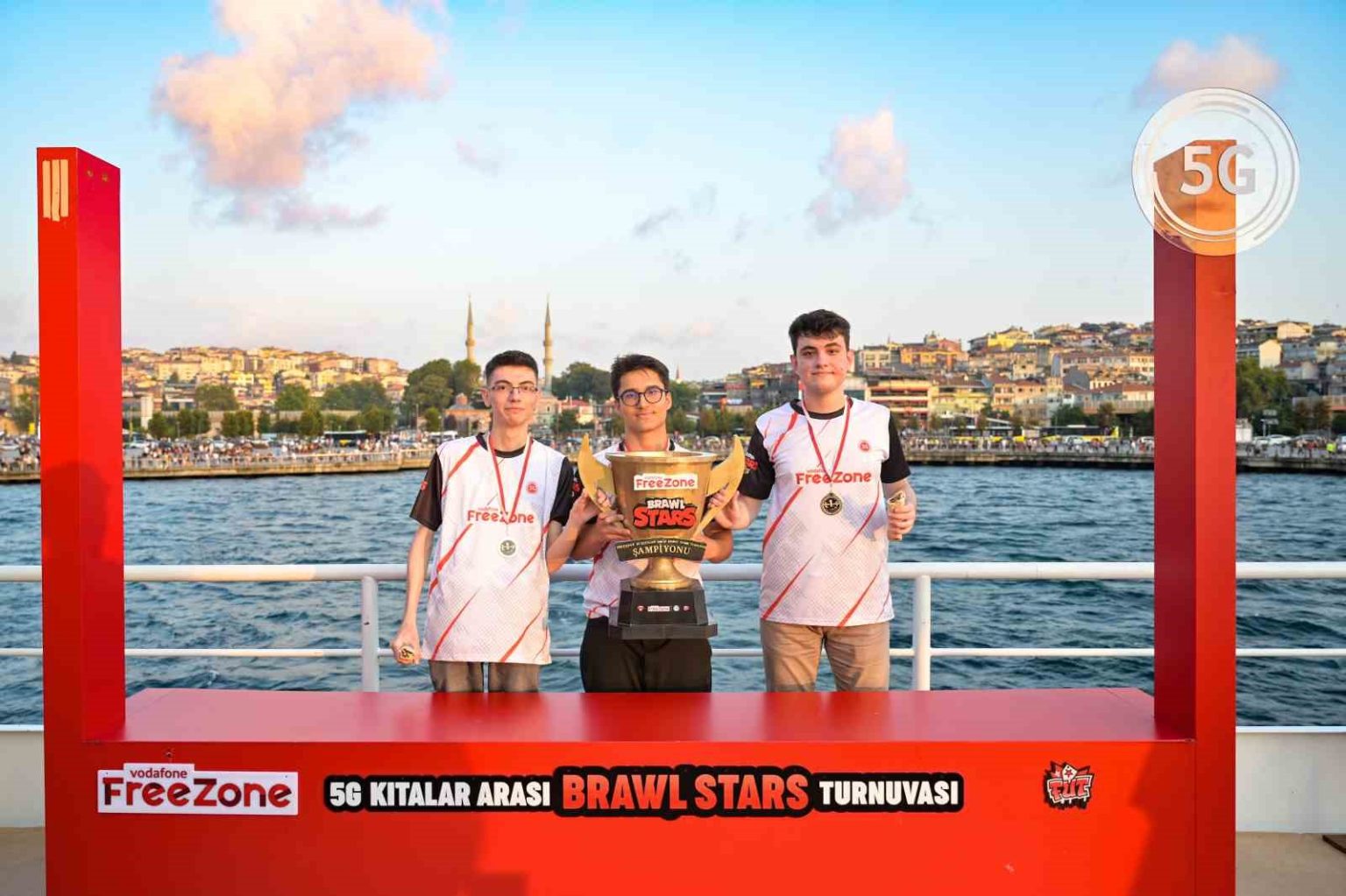 vodafone-freezone-5g-kitalararasi-brawl-stars-turnuvasinda-sampiyon-doner-kebap-takimi