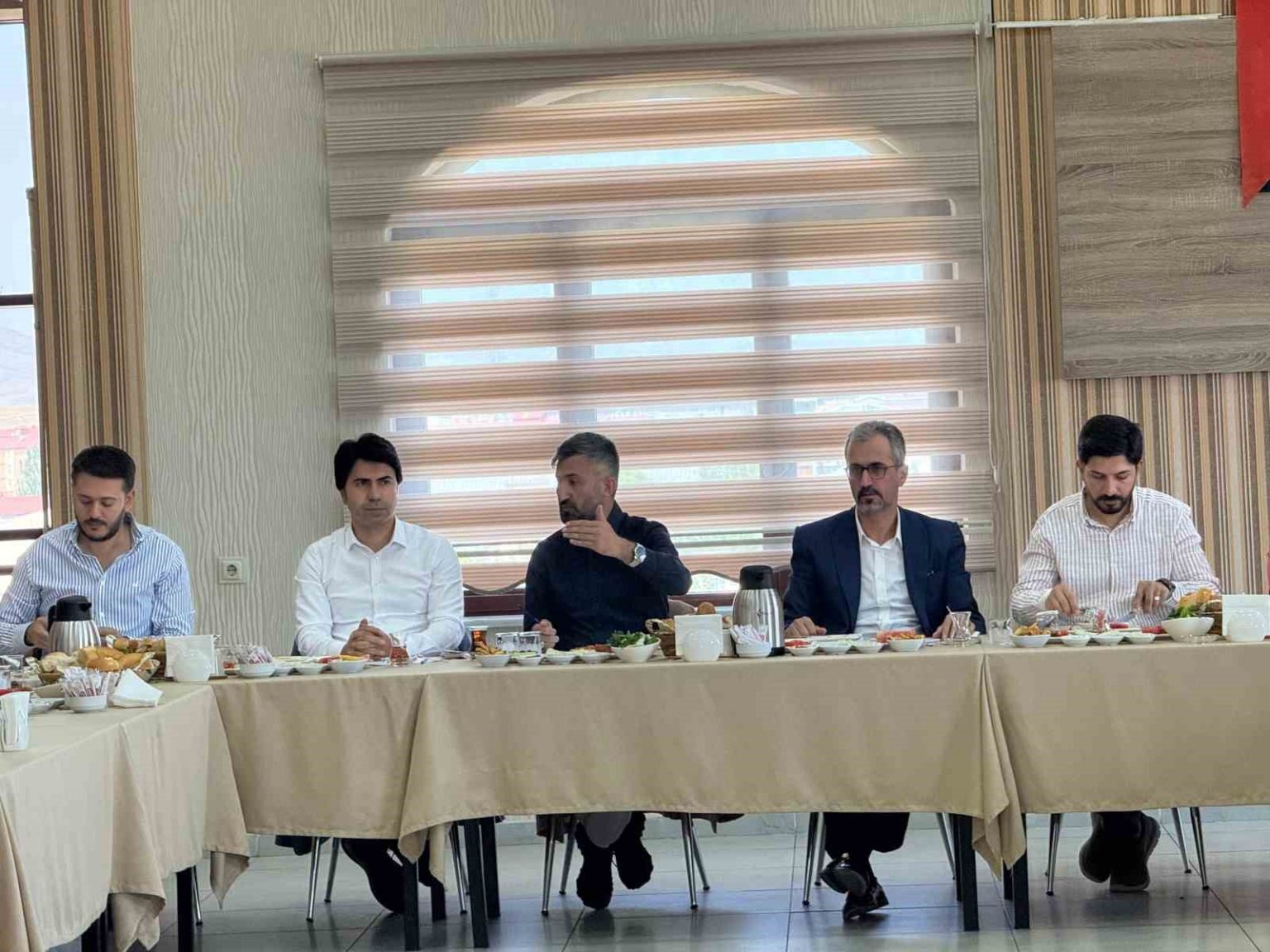 ak-parti-agri-il-baskani-ilhami-yildiz-stklarimizla-istisare-ortak-akilla-guclu-yarinlara