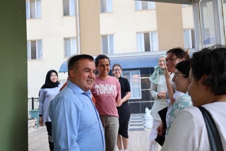 il-muduru-ramazan-demir-yurtlarda-ogrencilerle-bulustu