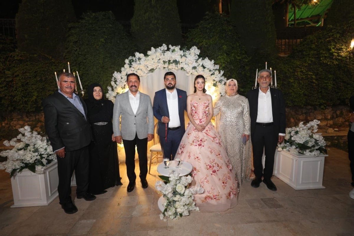vali-masatli-genc-ciftin-nisan-mutluluguna-ortak-oldu