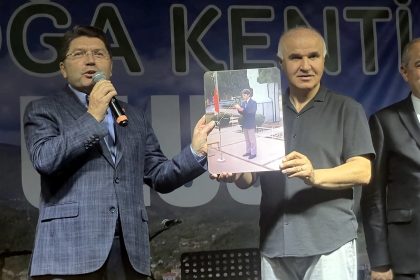 adalet-bakani-yilmaz-tunca-duygulandiran-hediye