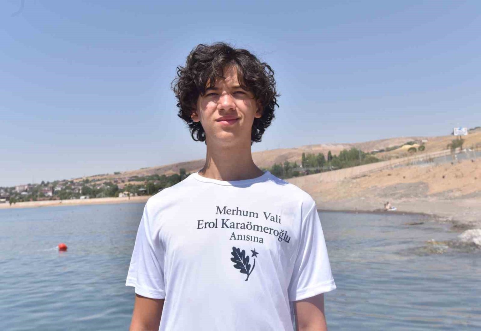 ahlatta-yuzme-maratonunun-en-kucugu-35-saatte-hedefe-ulasti