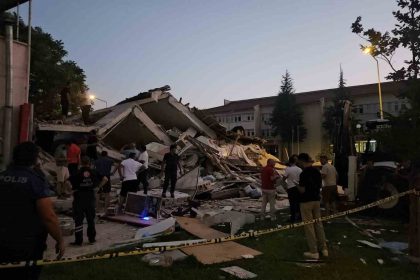 balikesirdeki-deprem-icin-aydindan-afad-ekipleri-yola-cikti