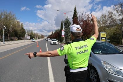 duzcede-440-hizli-surucu-radara-girdi