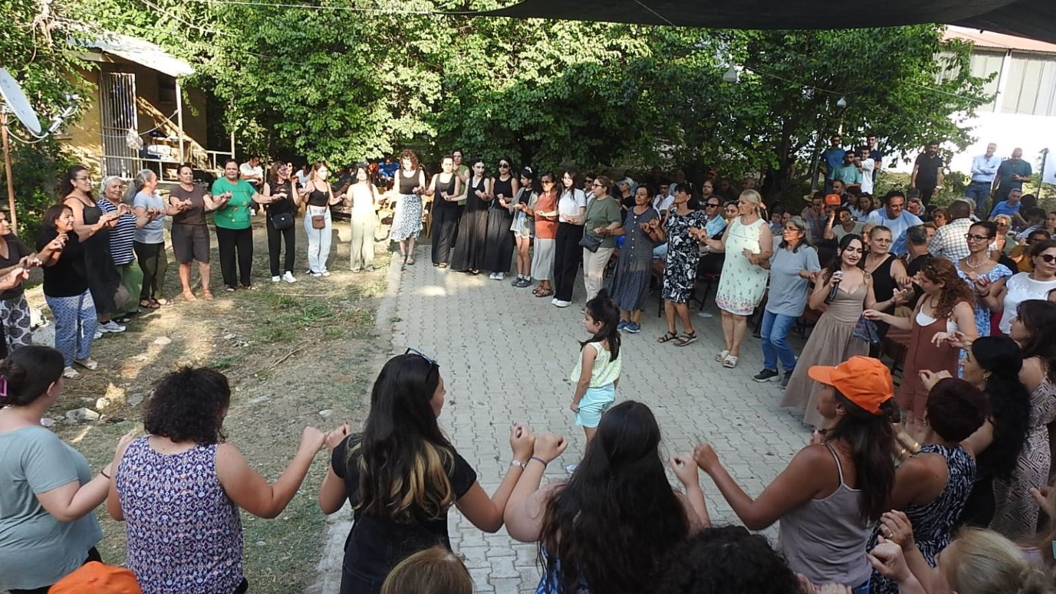 erzincanda-cilek-ve-bogurtlen-festivali
